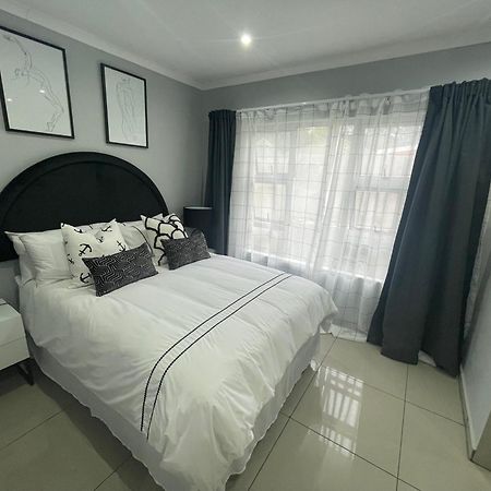 Trendy, Comfortable 1 Bedroom Apartments In อึมทาทา ภายนอก รูปภาพ