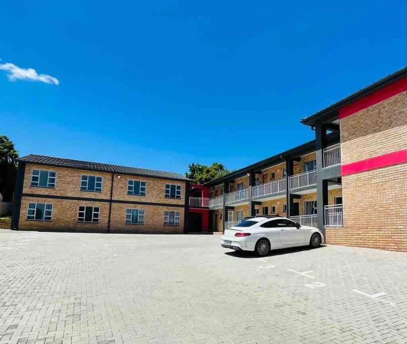 Trendy, Comfortable 1 Bedroom Apartments In อึมทาทา ภายนอก รูปภาพ