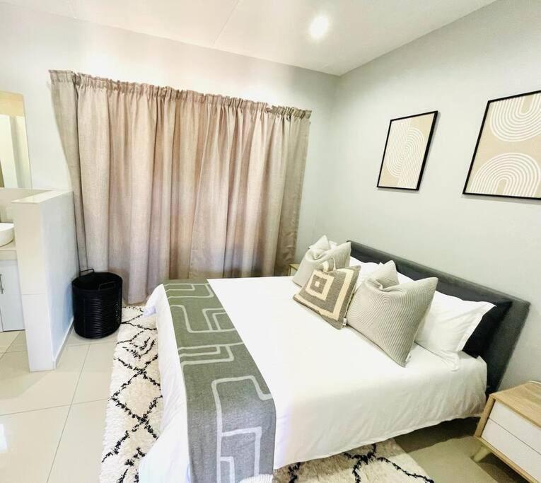 Trendy, Comfortable 1 Bedroom Apartments In อึมทาทา ภายนอก รูปภาพ