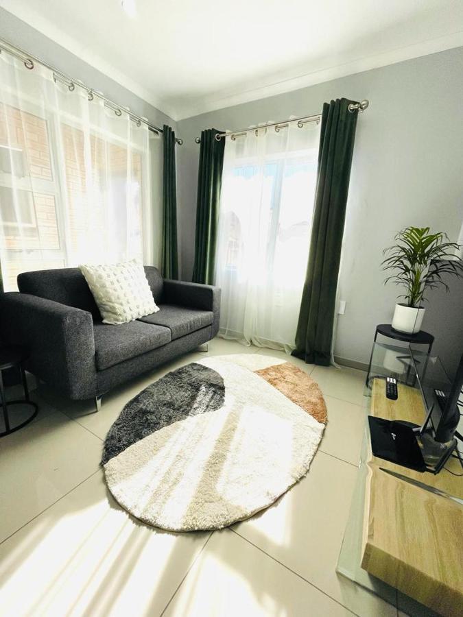 Trendy, Comfortable 1 Bedroom Apartments In อึมทาทา ภายนอก รูปภาพ