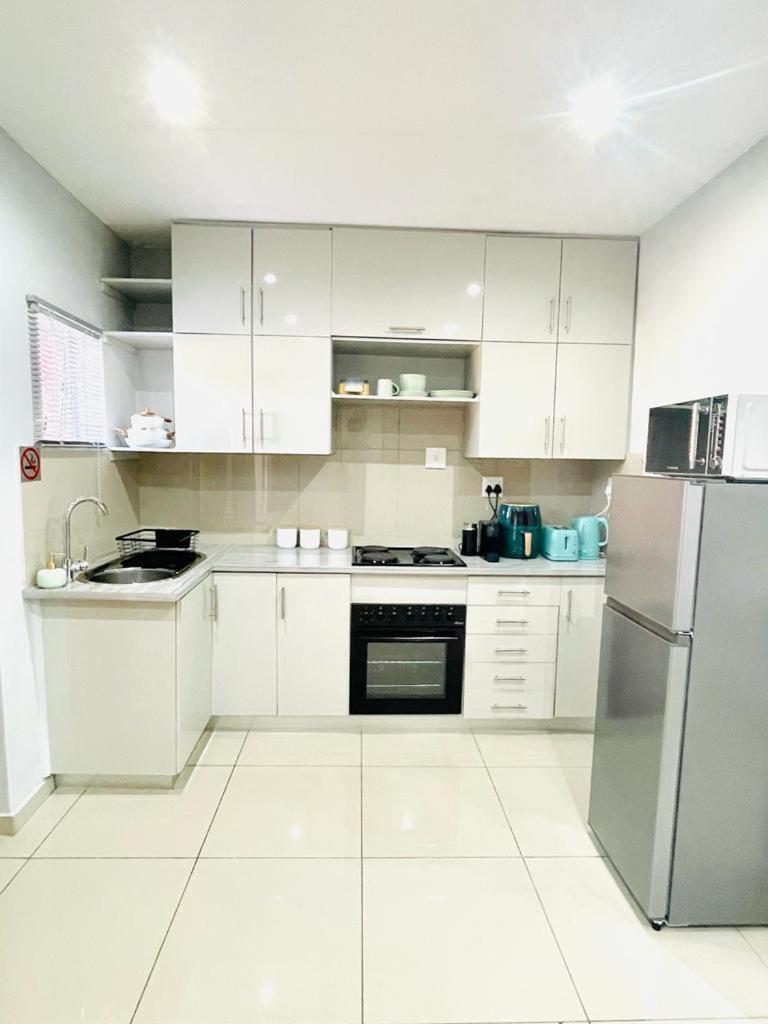 Trendy, Comfortable 1 Bedroom Apartments In อึมทาทา ภายนอก รูปภาพ