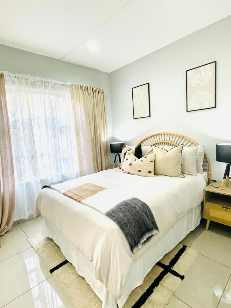 Trendy, Comfortable 1 Bedroom Apartments In อึมทาทา ภายนอก รูปภาพ