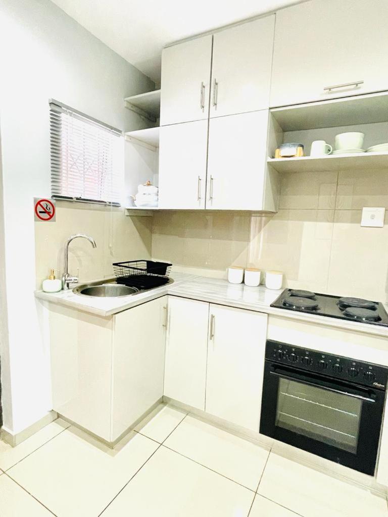 Trendy, Comfortable 1 Bedroom Apartments In อึมทาทา ภายนอก รูปภาพ