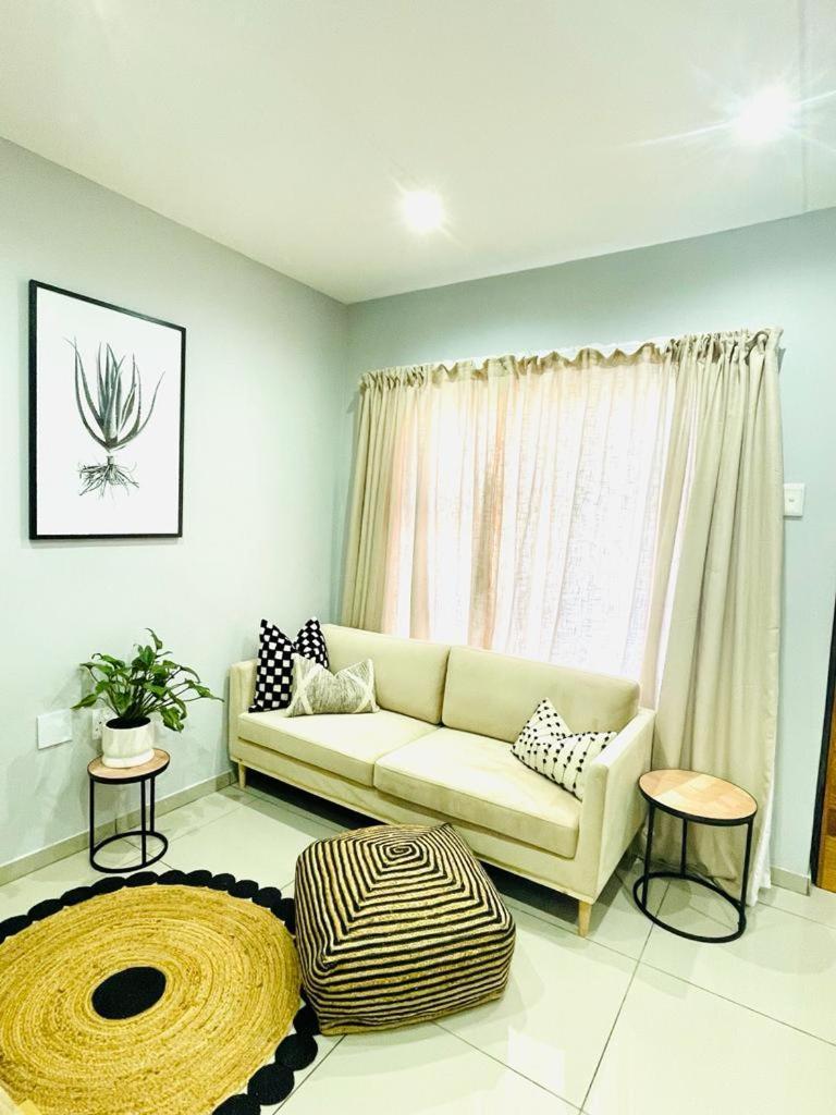 Trendy, Comfortable 1 Bedroom Apartments In อึมทาทา ภายนอก รูปภาพ