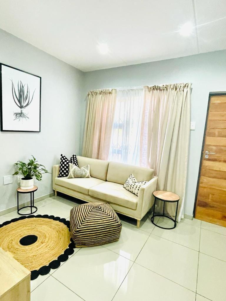 Trendy, Comfortable 1 Bedroom Apartments In อึมทาทา ภายนอก รูปภาพ